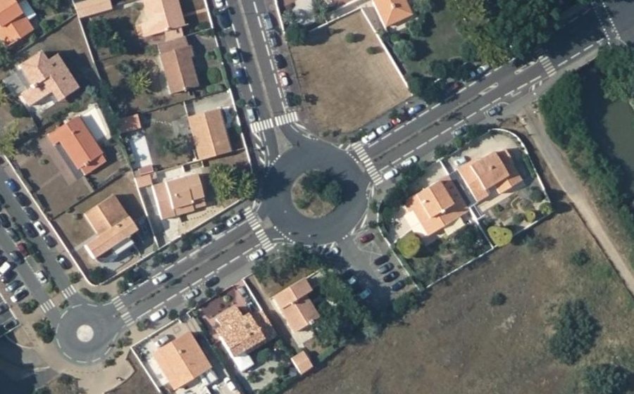 Vue aérienne du Rond-point anonyme n°103187199