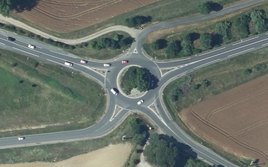 Vue aérienne du Rond-point anonyme n°1031967972