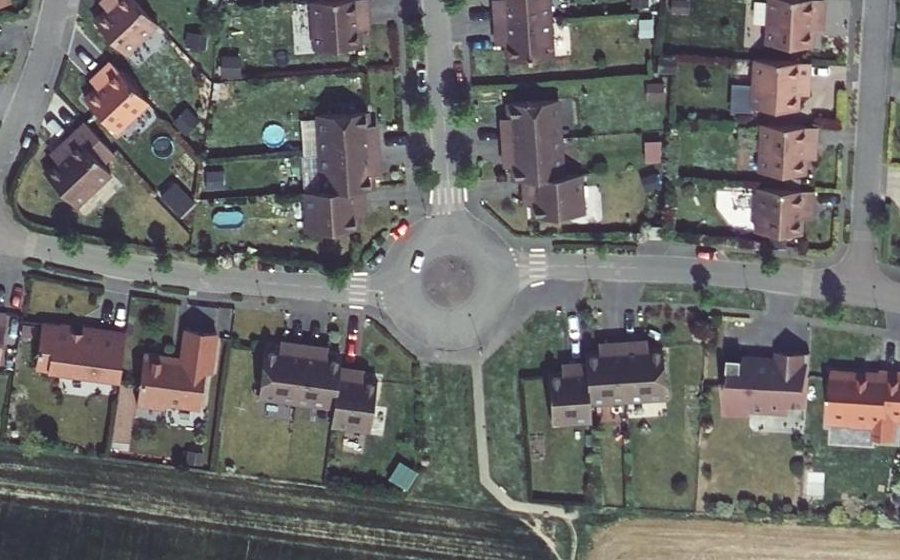 Vue aérienne du Rond-point anonyme n°103210243