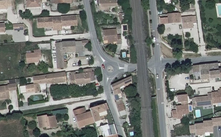 Vue aérienne du Rond-point anonyme n°103233268
