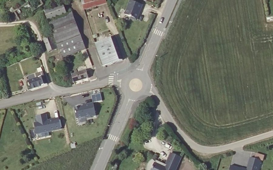 Vue aérienne du Rond-point anonyme n°1032465618