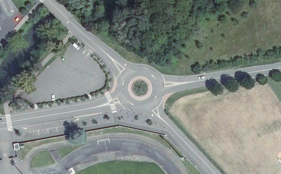 Vue aérienne du Rond-point anonyme n°1032647552