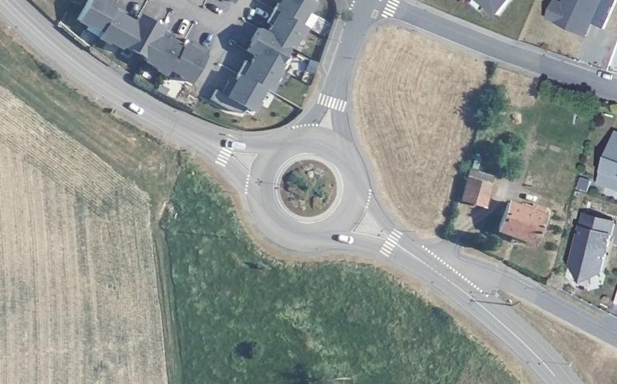 Vue aérienne du Rond-point anonyme n°103286831
