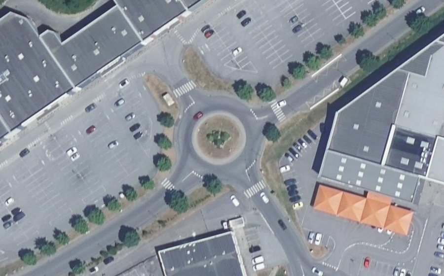Vue aérienne du Rond-point anonyme n°103286853