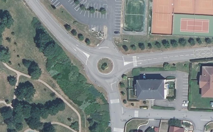 Vue aérienne du Rond-point anonyme n°103286854