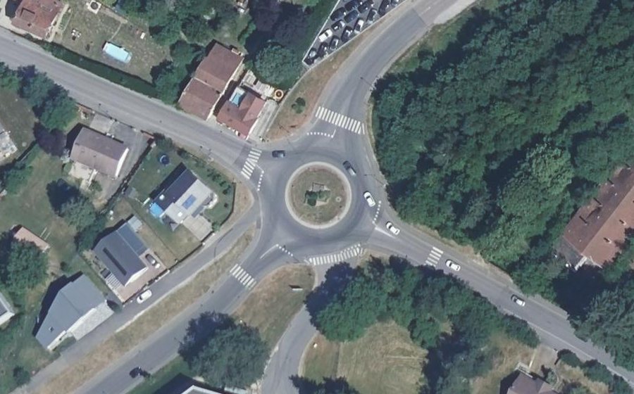 Vue aérienne du Rond-point anonyme n°103286856