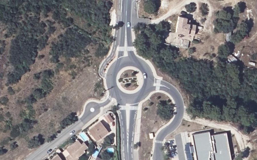 Vue aérienne du Rond-point anonyme n°1033111598