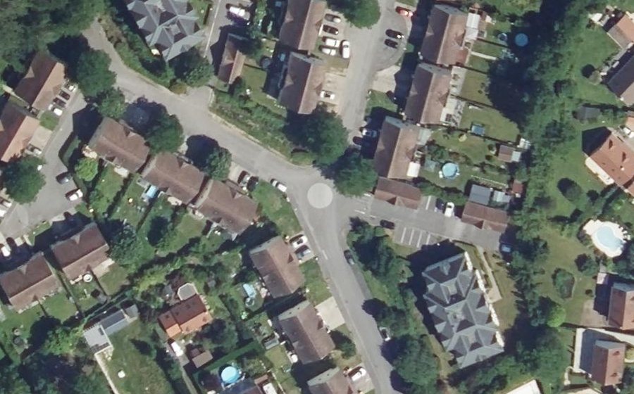 Vue aérienne du Rond-point anonyme n°103312962