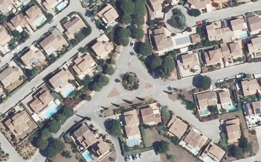 Vue aérienne du Rond-point anonyme n°103322992