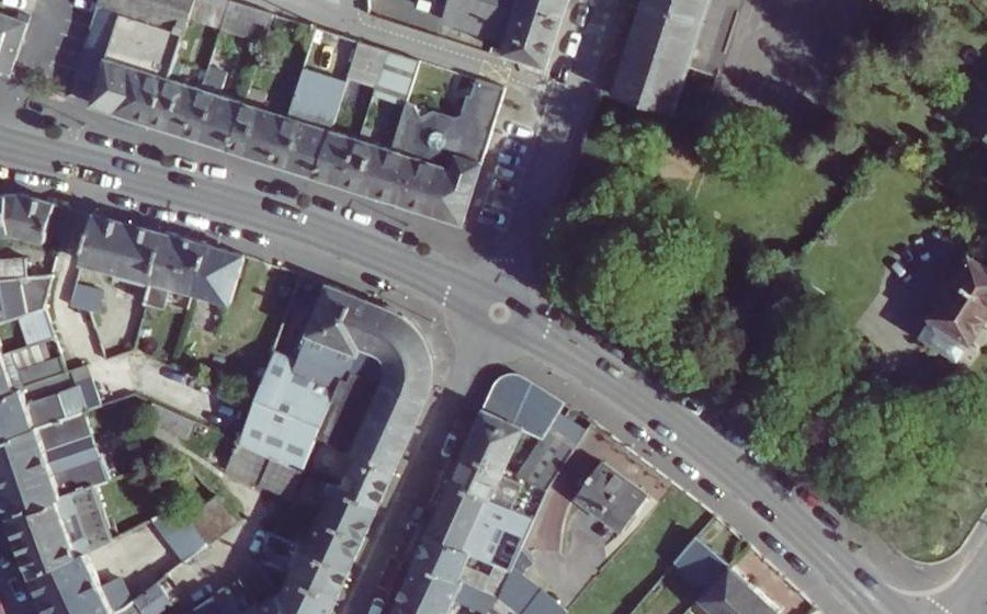 Vue aérienne du Rond-point anonyme n°1033230609