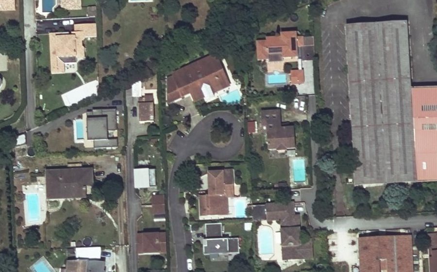 Vue aérienne du Rond-point anonyme n°103323258
