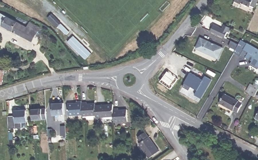 Vue aérienne du Rond-point anonyme n°103328830