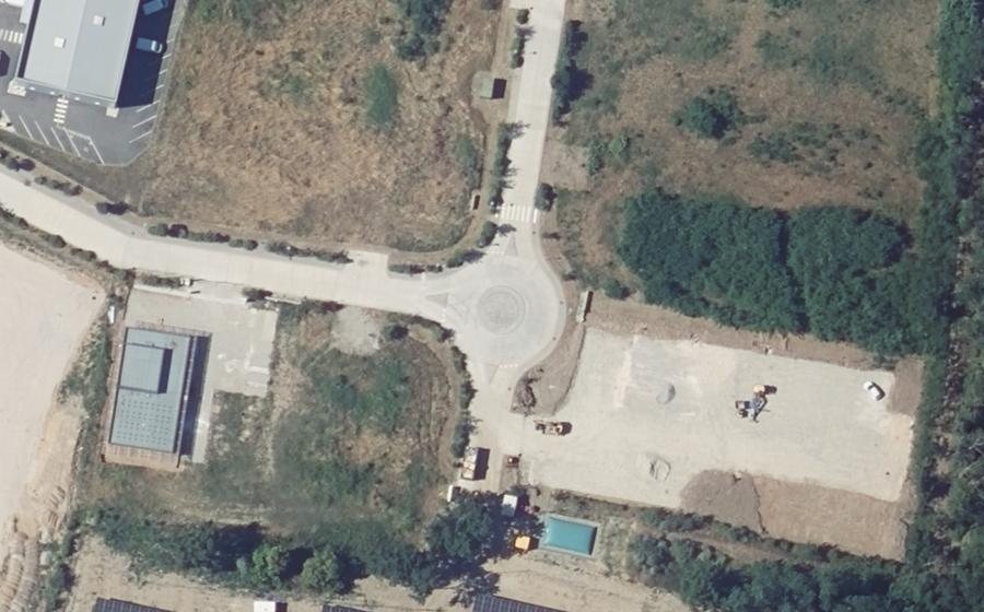 Vue aérienne du Rond-point anonyme n°1033316760