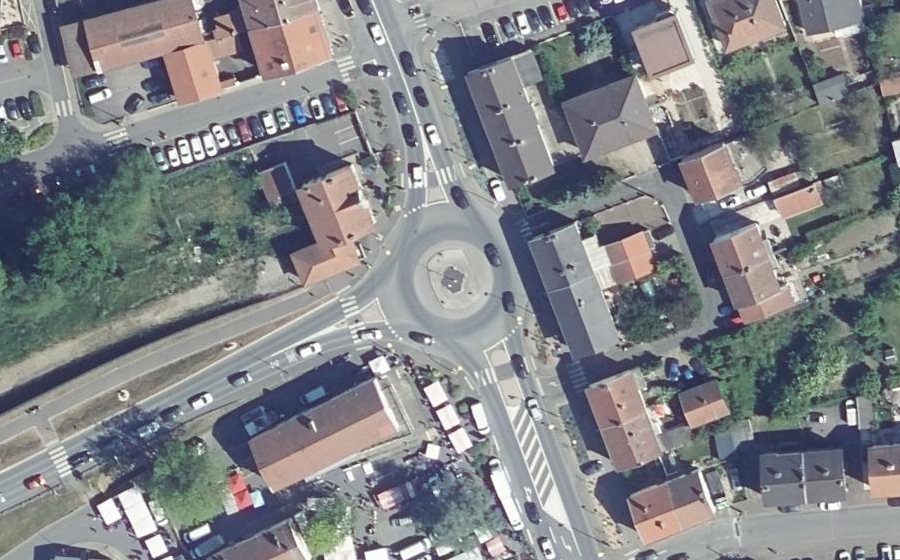 Vue aérienne du Rond-point anonyme n°1033341135