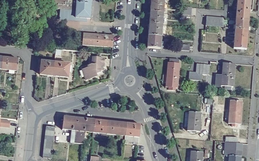 Vue aérienne du Rond-point anonyme n°1033341149