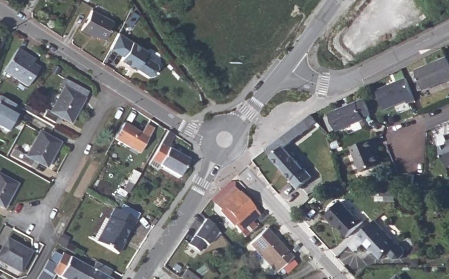 Vue aérienne du Rond-point anonyme n°1033420241