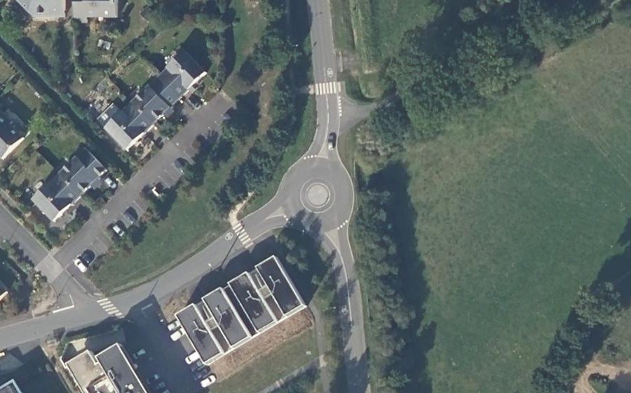 Vue aérienne du Rond-point anonyme n°1033609867