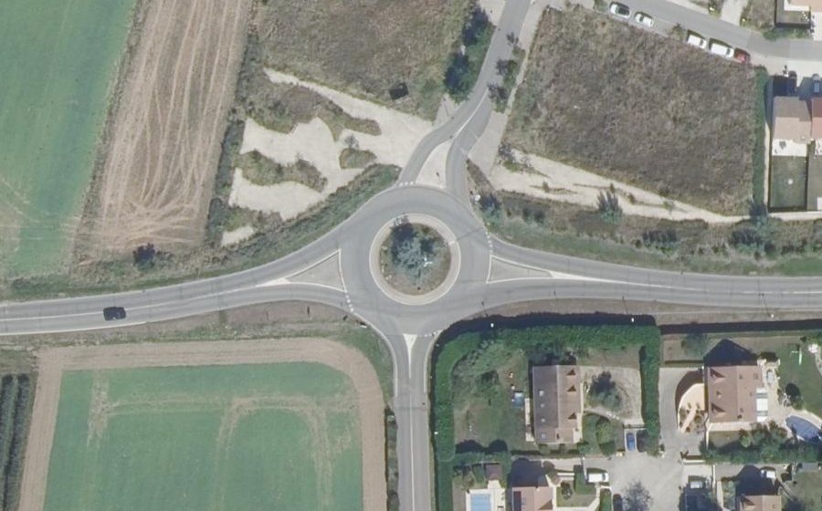 Vue aérienne du Rond-point anonyme n°103362011
