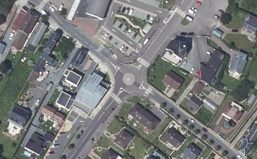 Vue aérienne du Rond-point anonyme n°1033864169