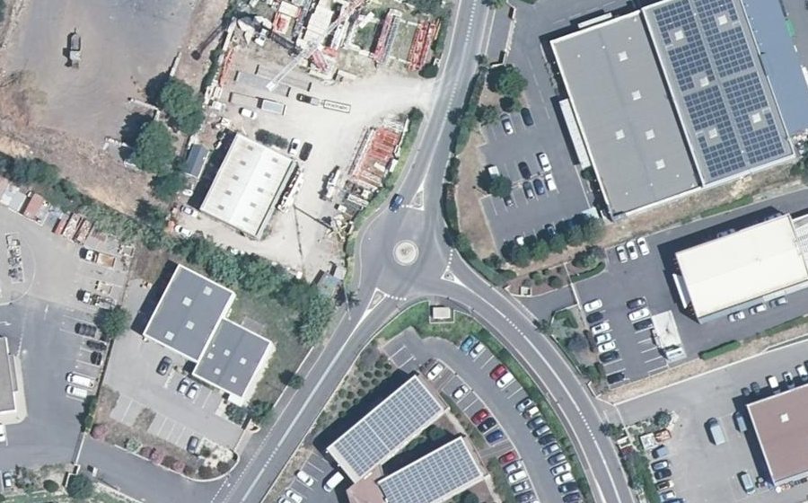Vue aérienne du Rond-point anonyme n°1033921354