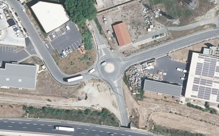 Vue aérienne du Rond-point anonyme n°1033921369