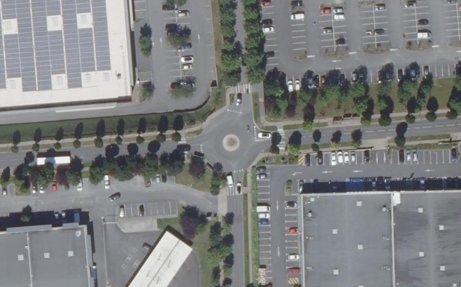 Vue aérienne du Rond-point anonyme n°1033940766