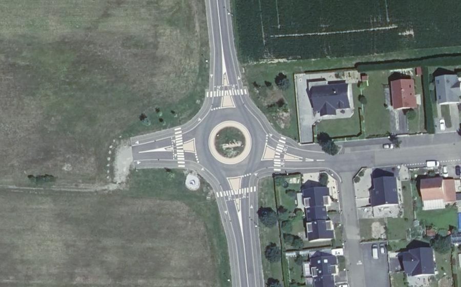 Vue aérienne du Rond-point anonyme n°1034123022
