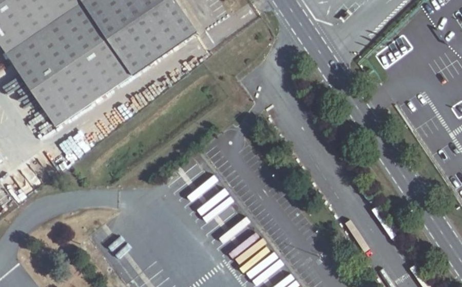 Vue aérienne du Rond-point anonyme n°1034161874