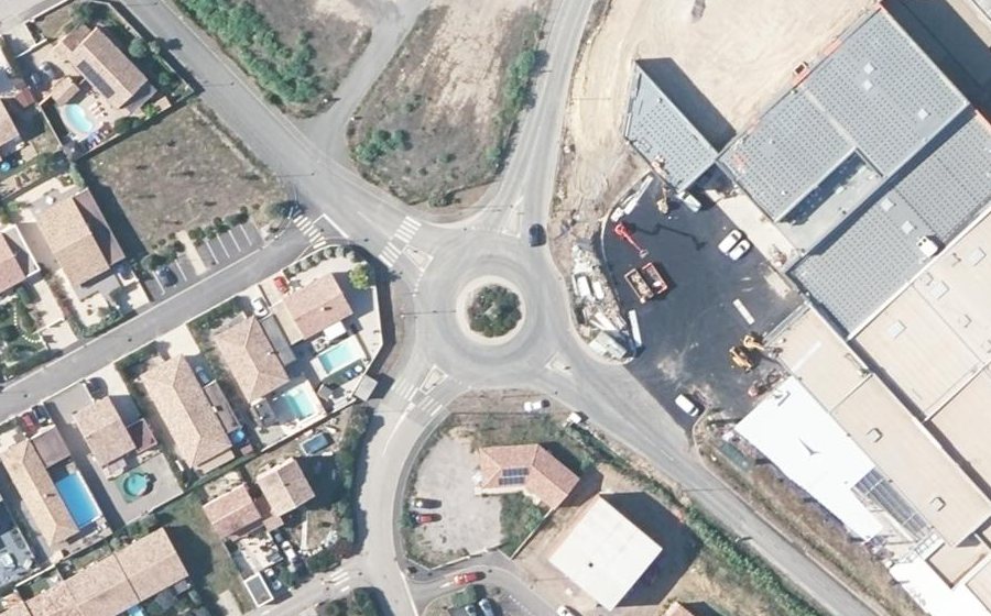 Vue aérienne du Rond-point anonyme n°1034778639