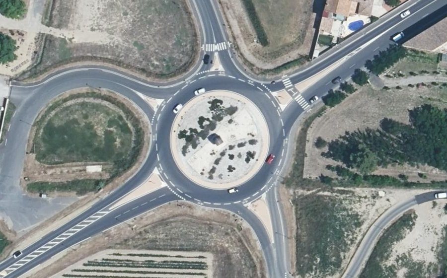 Vue aérienne du Rond-point anonyme n°1034938704