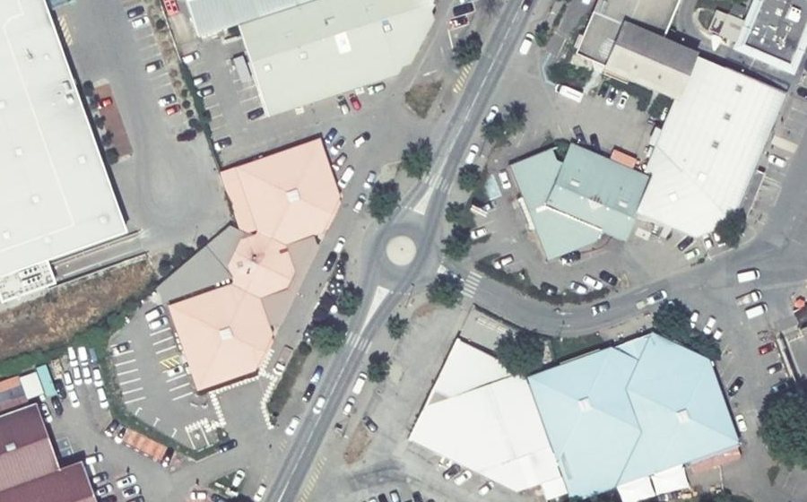 Vue aérienne du Rond-point anonyme n°103499780