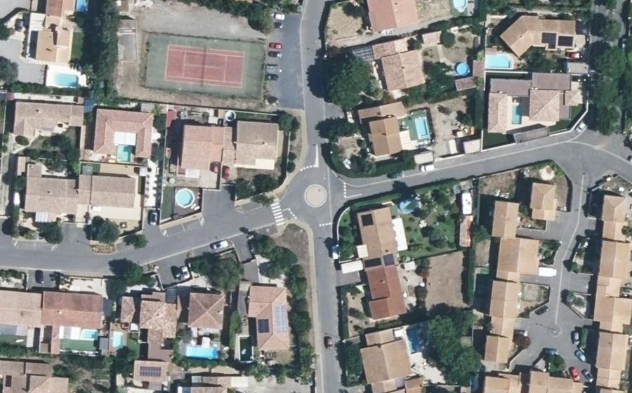 Vue aérienne du Rond-point anonyme n°1035089763