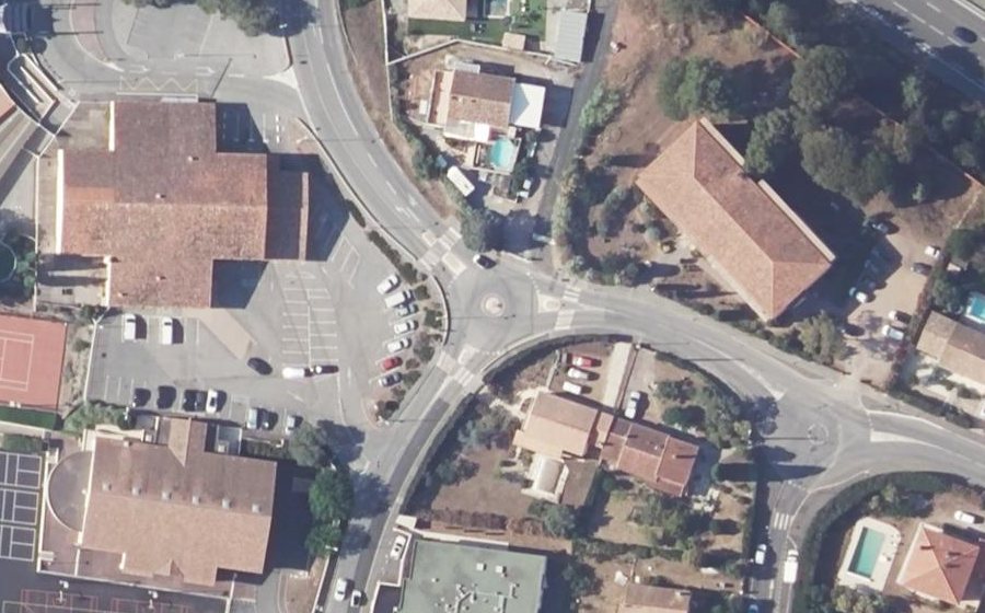 Vue aérienne du Rond-point anonyme n°1035185471
