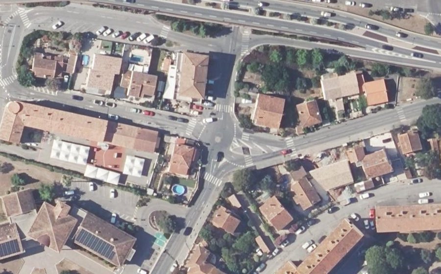 Vue aérienne du Rond-point anonyme n°1035256181