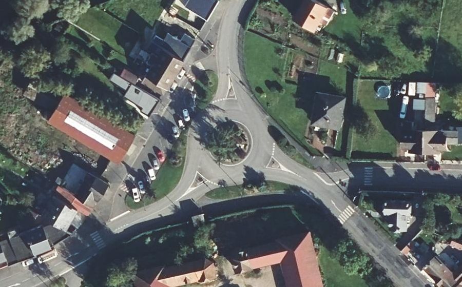 Vue aérienne du Rond-point anonyme n°103531314