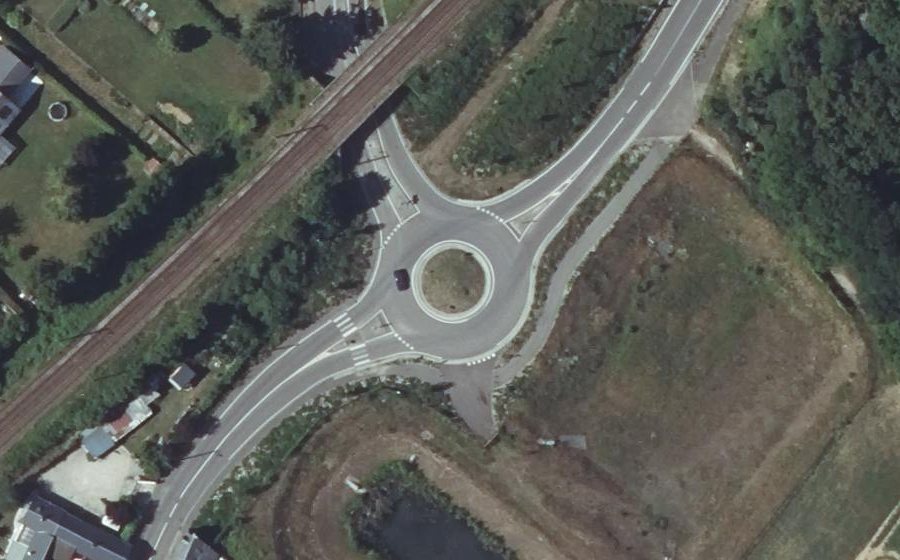 Vue aérienne du Rond-point anonyme n°1035316331
