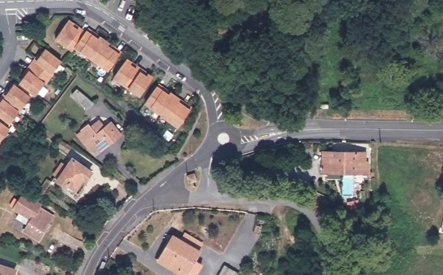 Vue aérienne du Rond-point anonyme n°1035327729