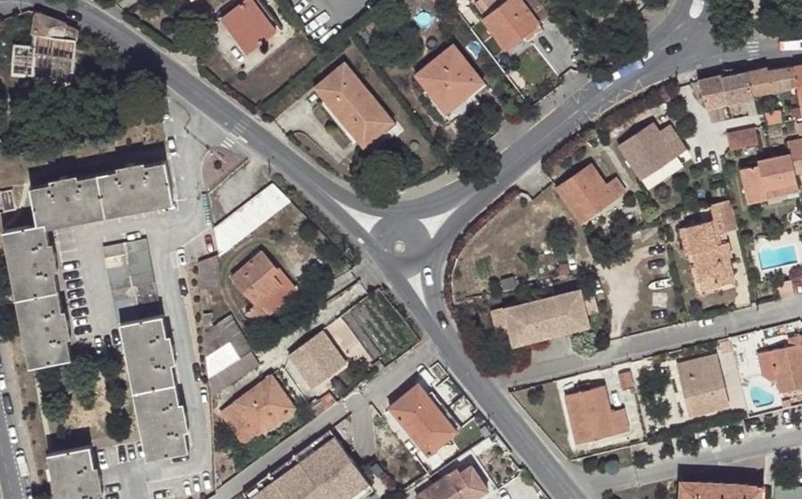 Vue aérienne du Rond-point anonyme n°1035352298