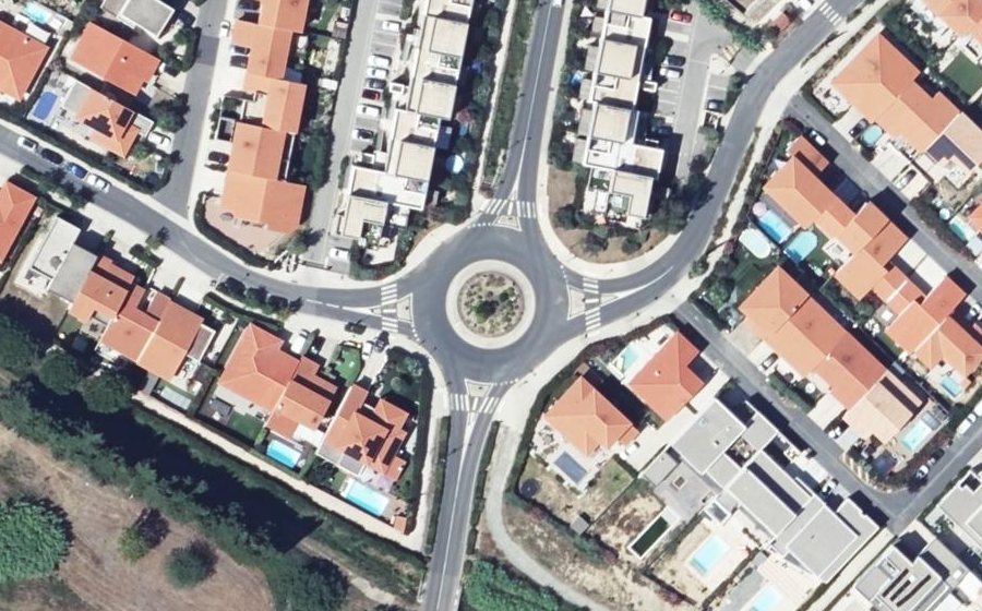 Vue aérienne du Rond-point anonyme n°1035385043