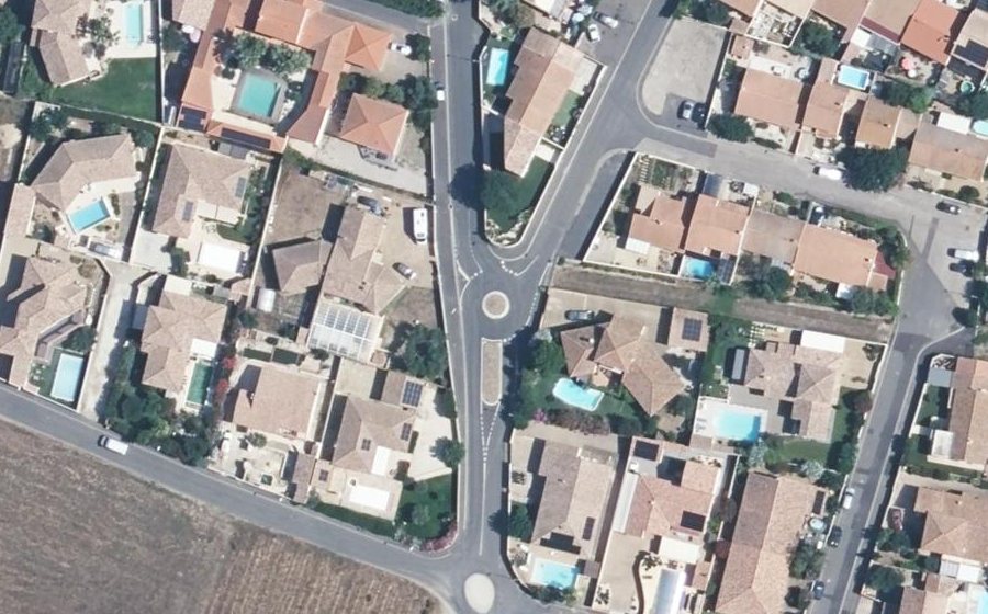 Vue aérienne du Rond-point anonyme n°1035477854