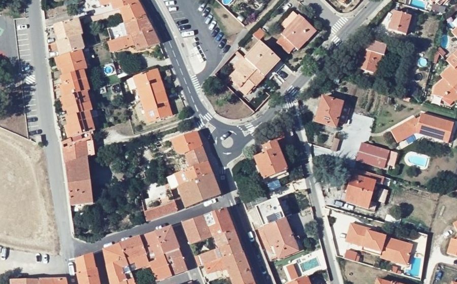 Vue aérienne du Rond-point anonyme n°1035573339