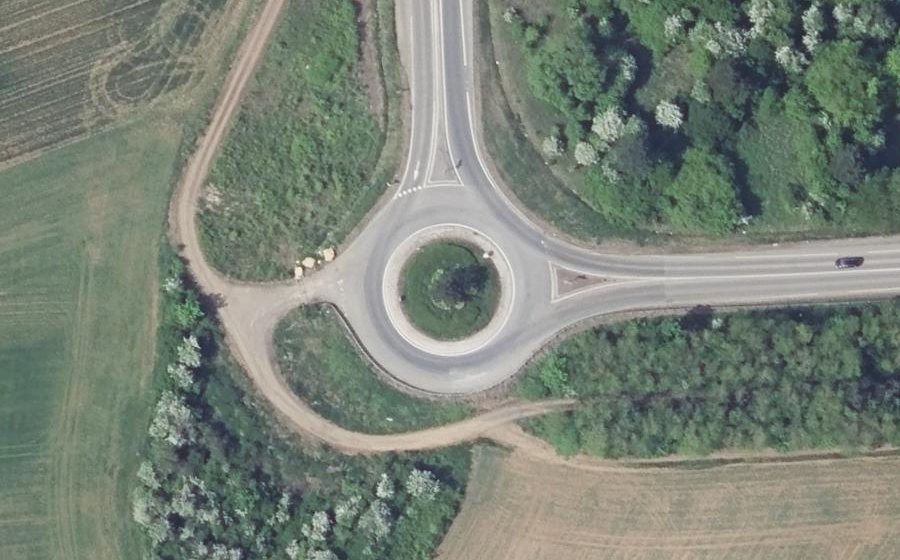 Vue aérienne du Rond-point anonyme n°103557661