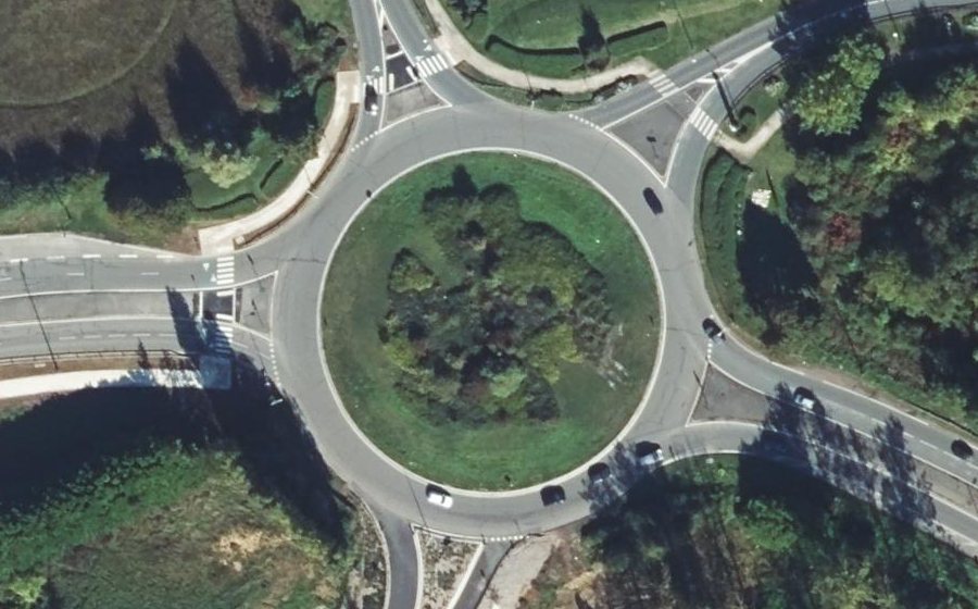 Vue aérienne du Rond-point anonyme n°103557907