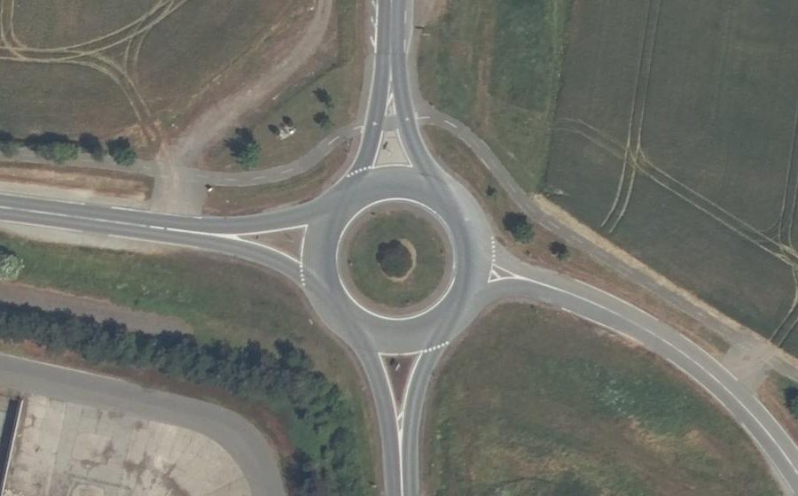 Vue aérienne du Rond-point anonyme n°103561637