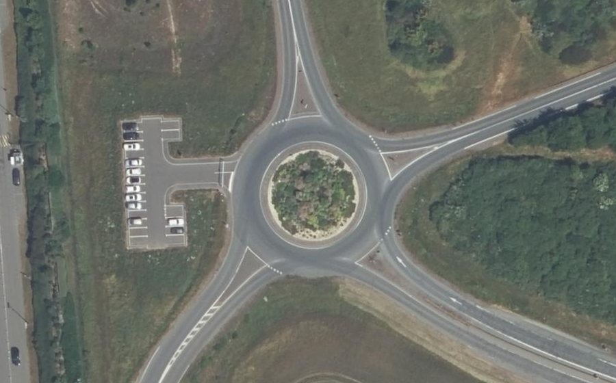 Vue aérienne du Rond-point anonyme n°103561650