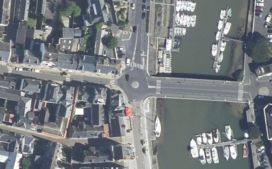 Vue aérienne du Rond-point anonyme n°103582176