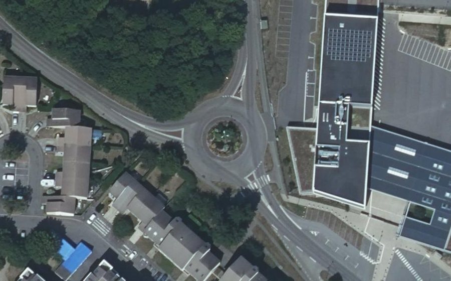 Vue aérienne du Rond-point anonyme n°1035827295