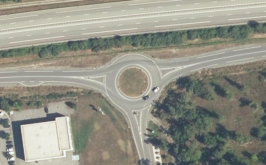 Vue aérienne du Rond-point anonyme n°1035920829