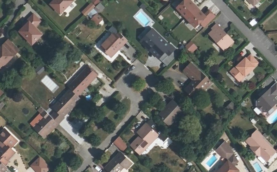 Vue aérienne du Rond-point anonyme n°103594392