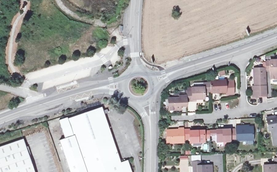 Vue aérienne du Rond-point anonyme n°1036071402